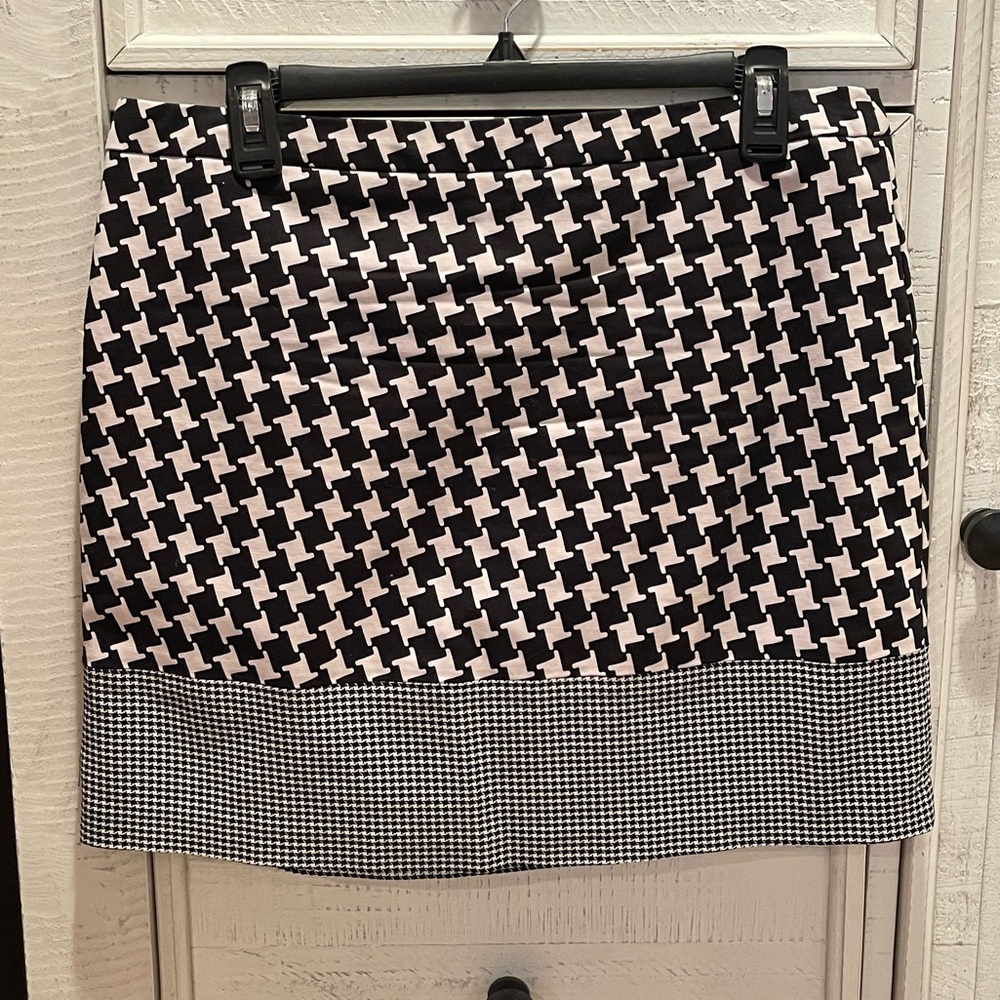 Michael Kors Size 10 Houndstooth Black and White skirt
